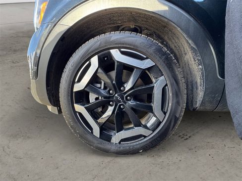 Used 2025 Kia Telluride S image 9