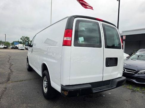 Used 2017 Chevrolet Express 2500 RWD image 7