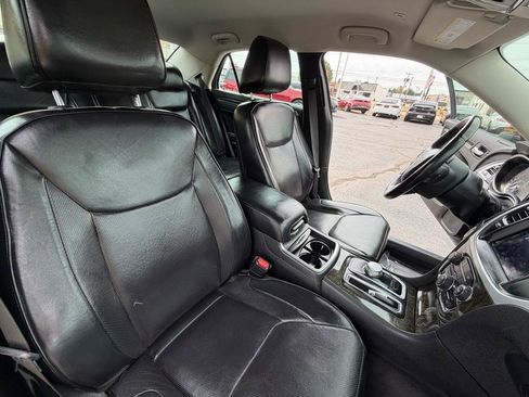 Used 2019 Chrysler 300 Limited RWD image 25