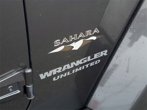 Used 2017 Jeep Wrangler Unlimited Sahara w/ Connectivity Group image 7
