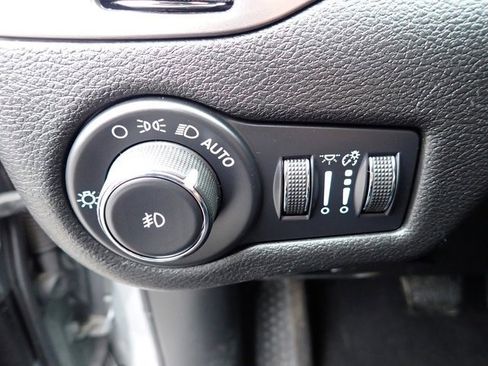 Used 2021 Jeep Cherokee Latitude Plus w/ Mopar Interior Package image 23