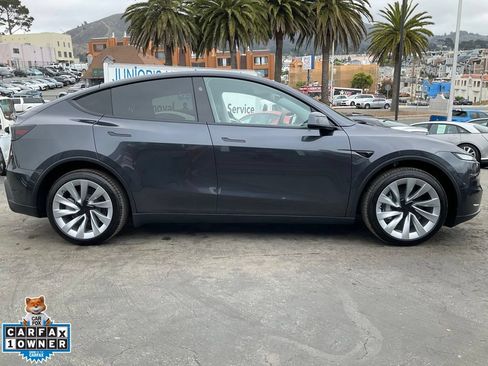 Used 2026 Tesla Model Y AWD image 3