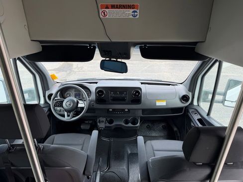 Used 2022 Mercedes-Benz Sprinter 3500 image 5
