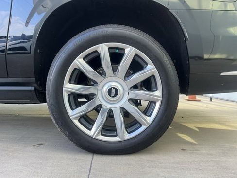 Used 2022 Cadillac Escalade ESV Premium Luxury Platinum image 8