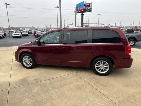 Used 2020 Dodge Grand Caravan SXT image 4