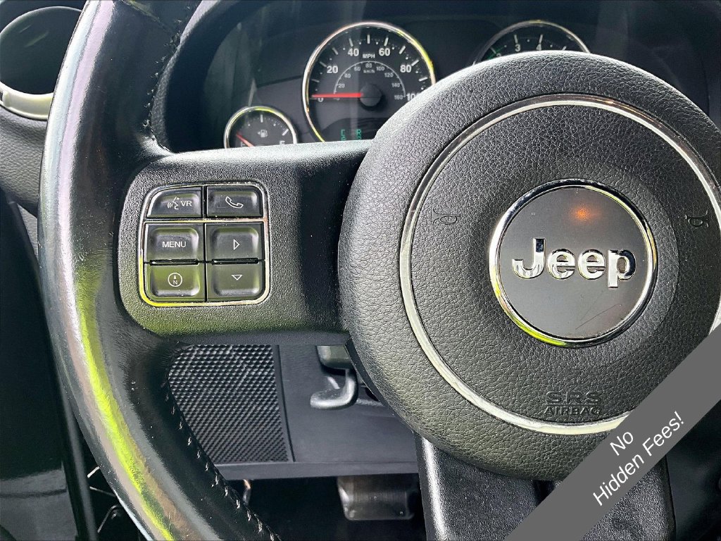Used 2014 Jeep Wrangler Unlimited Sahara w/ Connectivity Group AWD/4WD image 10