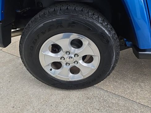 Used 2015 Jeep Wrangler Unlimited Sahara w/ Connectivity Group image 23