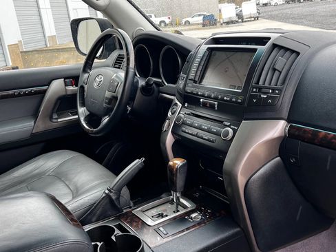 Used 2008 Toyota Land Cruiser AWD/4WD image 25