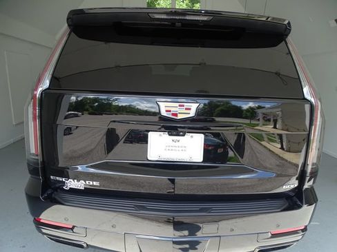 Used 2025 Cadillac Escalade ESV Sport Platinum AWD/4WD image 21