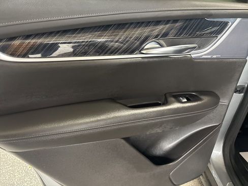 Used 2025 Cadillac XT6 Premium Luxury image 12