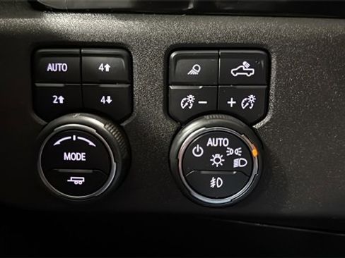 Used 2022 Chevrolet Silverado 1500 LTZ w/ Z71 Off-Road Package image 22