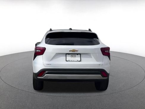 Used 2025 Chevrolet Trax LT image 10