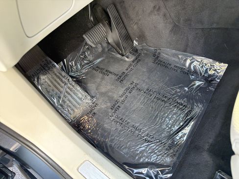 Certified 2023 Volvo XC90 B6 Plus w/ Protection Package AWD/4WD image 17