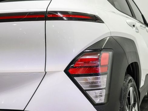 Used 2024 Hyundai Kona SEL FWD image 11