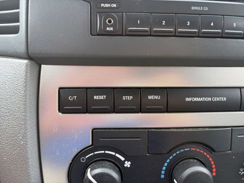 Used 2006 Jeep Grand Cherokee Laredo RWD image 28