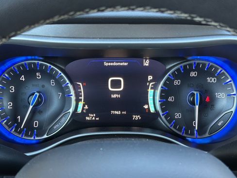 Used 2023 Chrysler Pacifica Touring-L FWD image 22