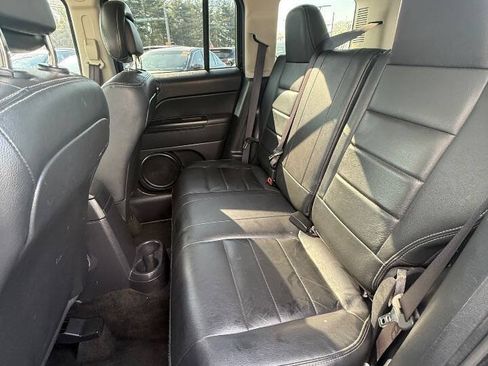 Used 2016 Jeep Patriot High Altitude FWD image 18