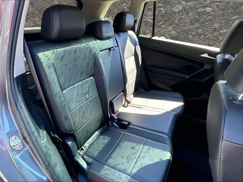 Used 2018 Volkswagen Tiguan SE w/ Panoramic Sunroof Package AWD/4WD image 25