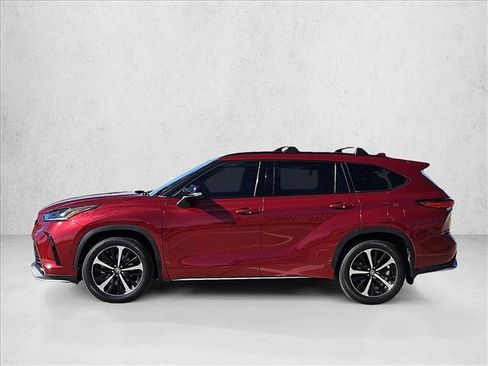 Used 2021 Toyota Highlander XSE FWD image 8