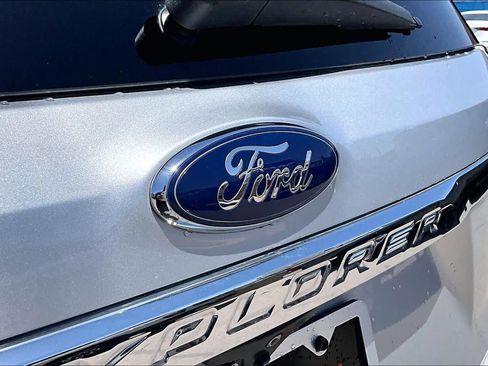 Used 2019 Ford Explorer XLT w/ Equipment Group 201A FWD image 10