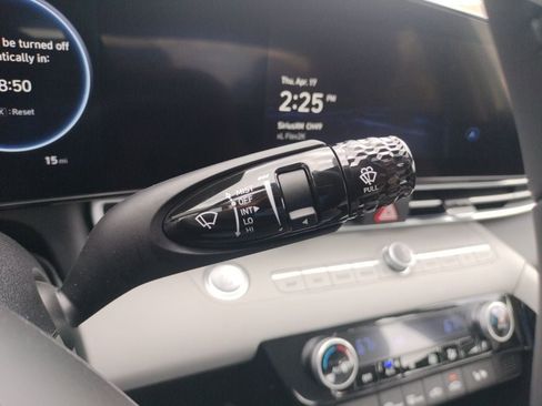 Used 2025 Hyundai Elantra Limited FWD image 17