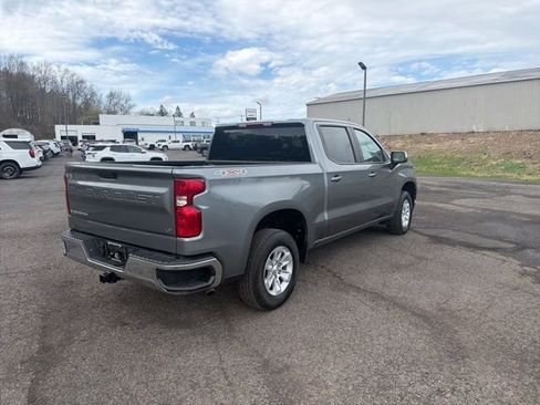 Used 2022 Chevrolet Silverado 1500 LT AWD/4WD image 5