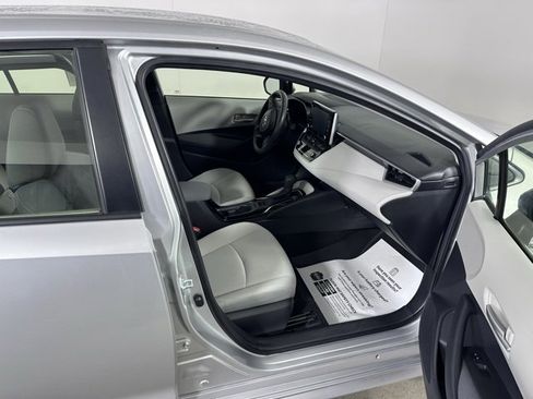 Used 2020 Toyota Corolla LE image 11