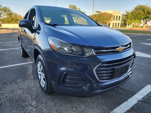 Used 2019 Chevrolet Trax LS FWD image 1