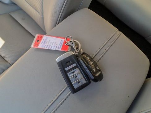 Used 2017 Acura TLX w/ Technology Package image 9