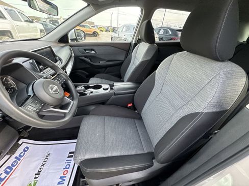 Used 2023 Nissan Rogue SV image 11