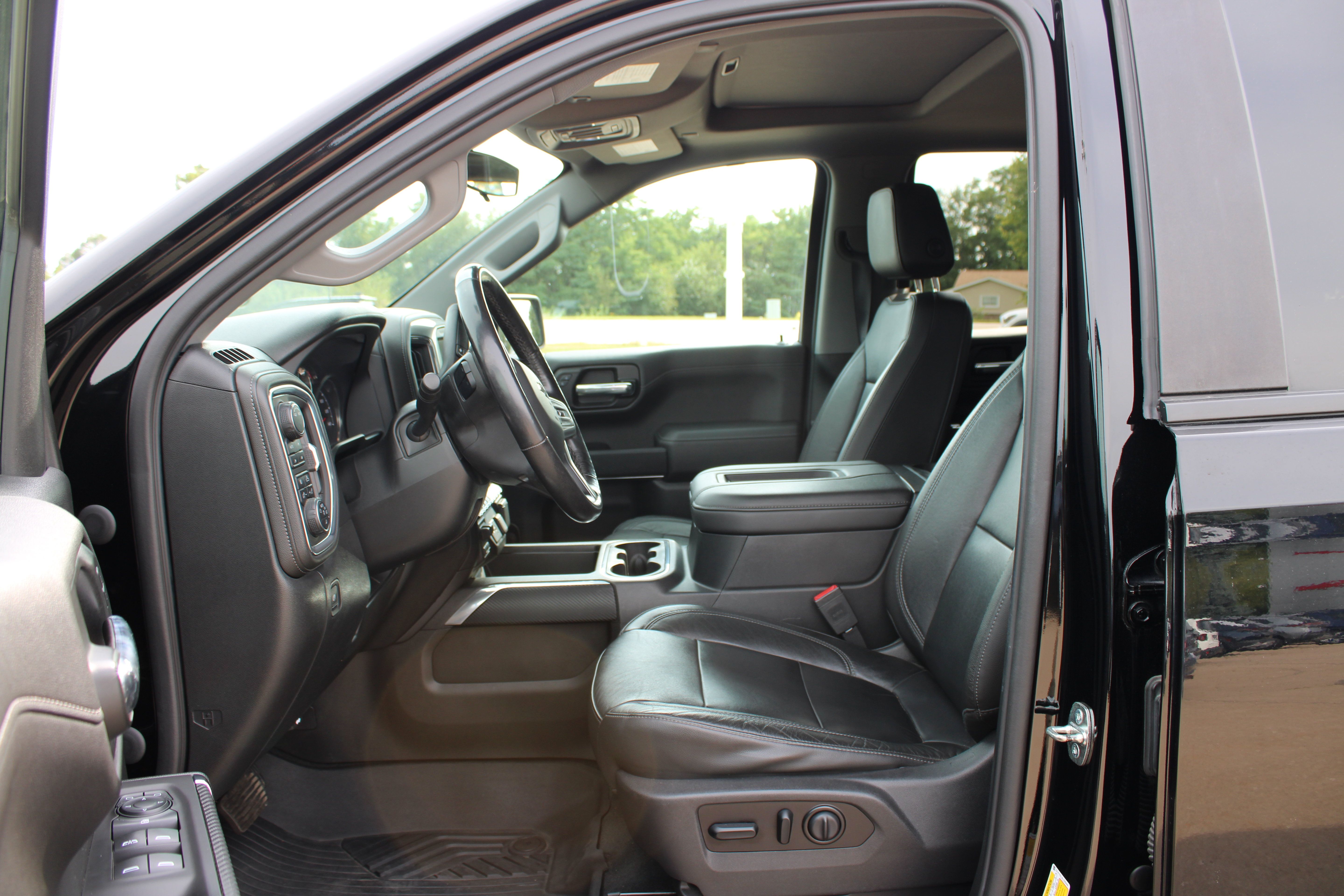 Used 2020 Chevrolet Silverado 1500 LT Trail Boss w/ Midnight Edition AWD/4WD image 7