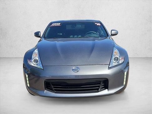 Used 2016 Nissan 370Z Coupe RWD image 2