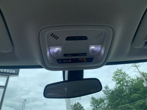 Used 2019 Chevrolet Traverse LT FWD image 23