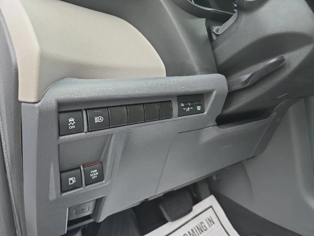 Used 2021 Toyota Sienna XLE FWD image 14