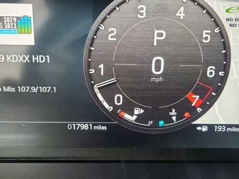 Used 2024 Land Rover Defender 110 X-Dynamic SE AWD/4WD image 38