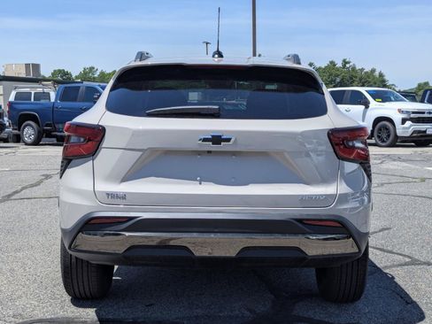 New 2026 Chevrolet Trax ACTIV w/ Sunroof Package FWD image 7
