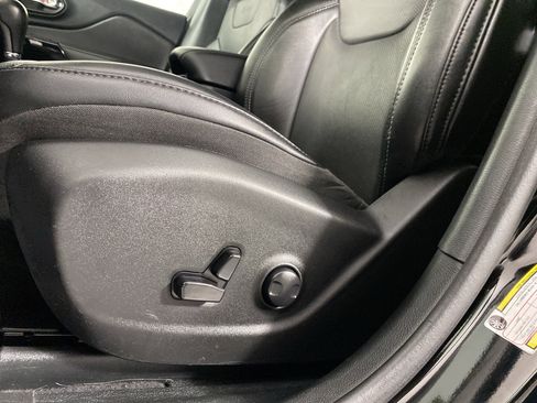 Used 2023 Jeep Cherokee Altitude Lux image 17