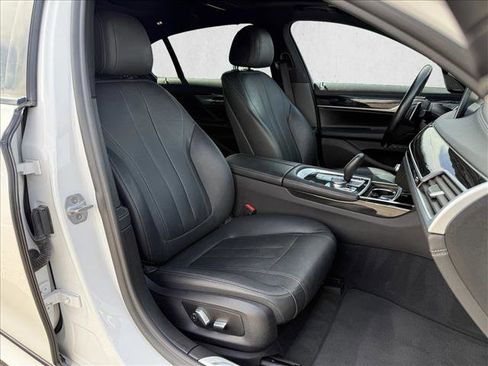 Used 2019 BMW 740i w/ M Sport Package RWD image 13