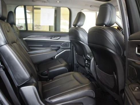 Used 2022 Jeep Grand Cherokee L Limited image 39