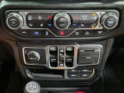 Used 2021 Jeep Wrangler Unlimited Sahara w/ Cold Weather Group AWD/4WD image 38