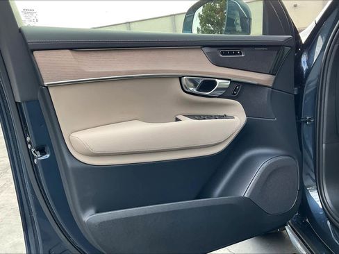 New 2026 Volvo XC90 B6 Plus w/ Protection Package Premier image 24