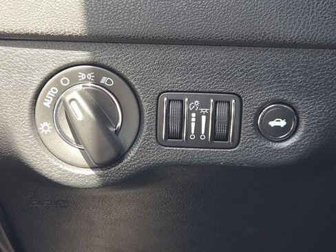 Used 2017 Chrysler 300 Limited RWD image 17