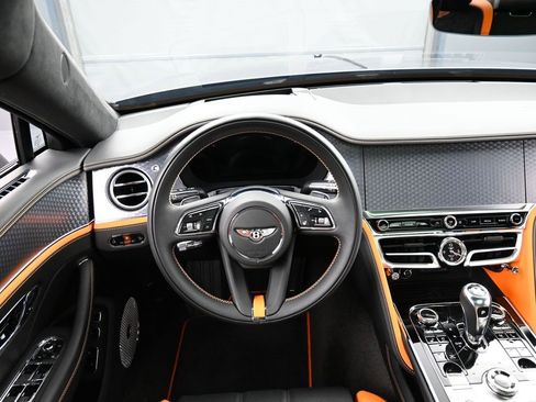 Used 2025 Bentley Flying Spur Plug-In Hybrid image 18