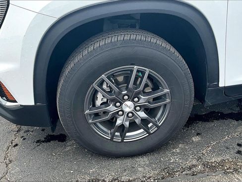 Used 2025 GMC Acadia Elevation FWD image 9