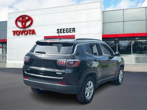 Used 2024 Jeep Compass Latitude AWD/4WD image 3