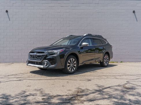 Used 2025 Subaru Outback Touring XT AWD/4WD image 1