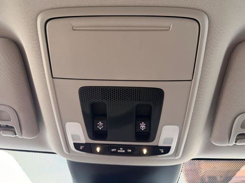 Used 2025 Honda Pilot Touring image 14