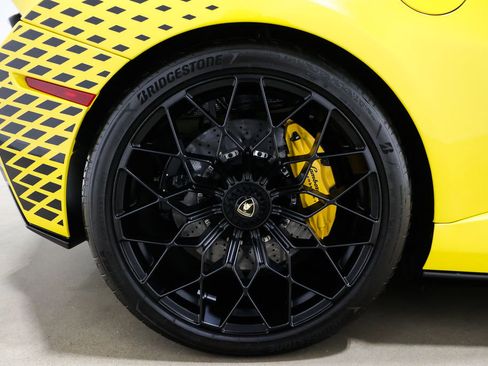 Used 2022 Lamborghini Huracan STO image 25