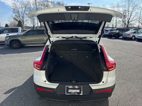 Used 2024 Volvo XC40 B5 Plus w/ Climate Package image 10