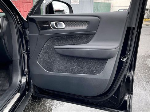 Used 2021 Volvo XC40 T5 R-Design w/ Advanced Package image 25